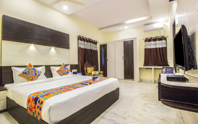 Fabhotel Crown Suites