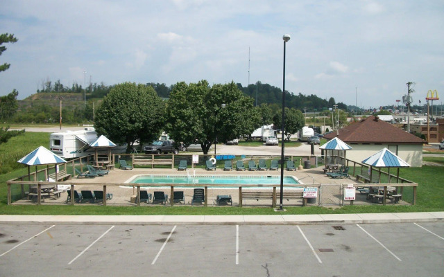 Budget Host Westgate Inn