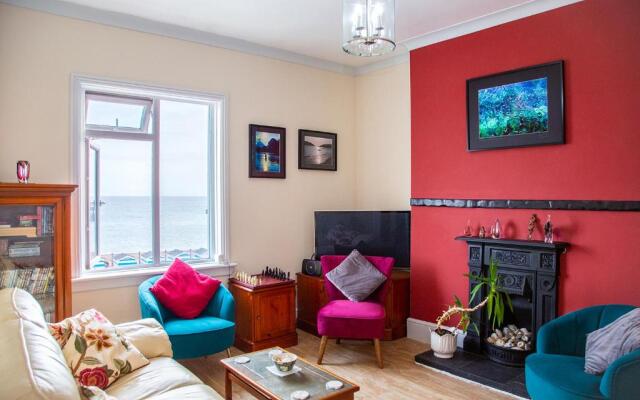 Seagulls Nest Beachfront Apartment With 3 Bedrooms