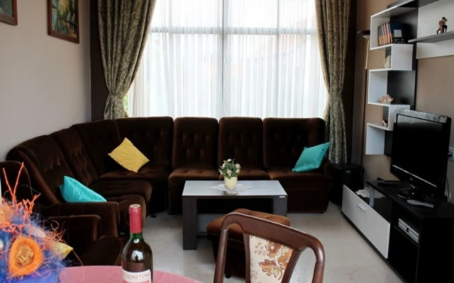 Boris - With Pool - A3