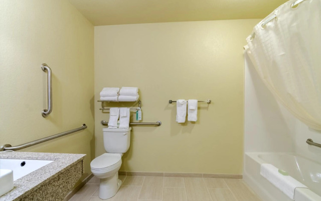 Cobblestone Inn & Suites - Oberlin