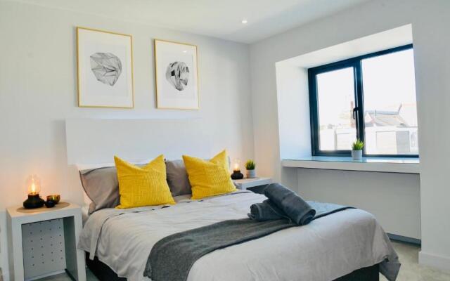 Stunning Sea View Apartment Near the Beach, Bournemouth & Poole