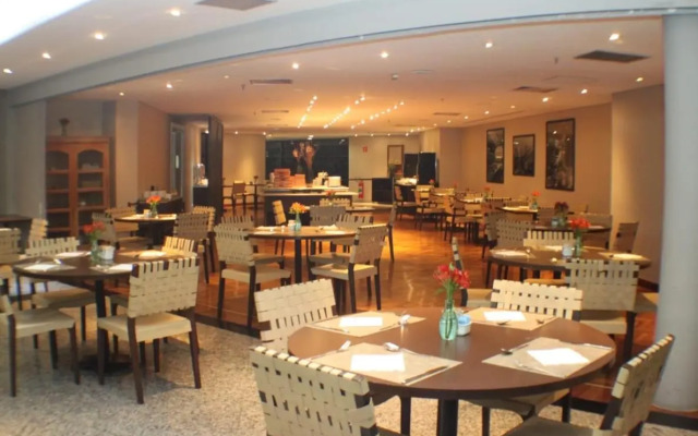 Flat 4 Estrelas Jardins