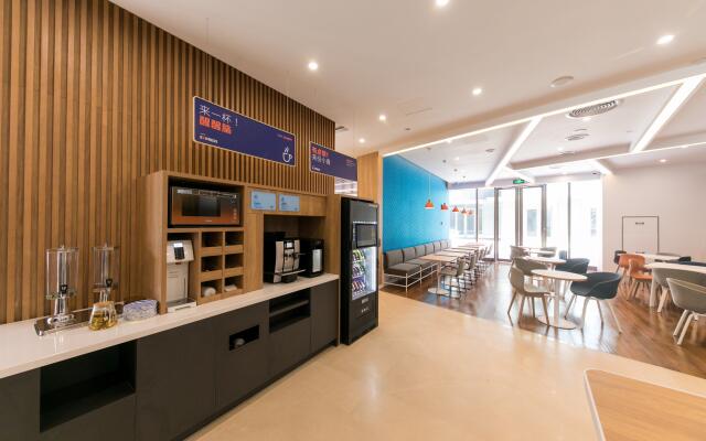 Holiday Inn Express Shanghai Tangzhen by IHG