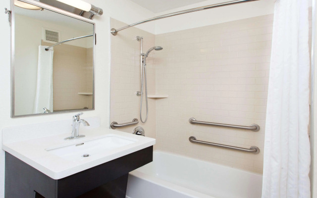 Sonesta Simply Suites Dallas Las Colinas