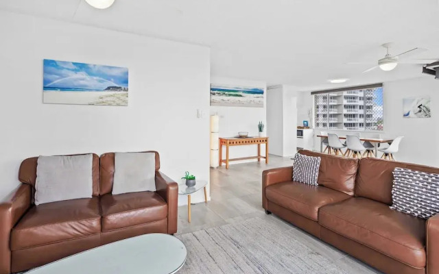 Iconic Burleigh Beachfront Apartment