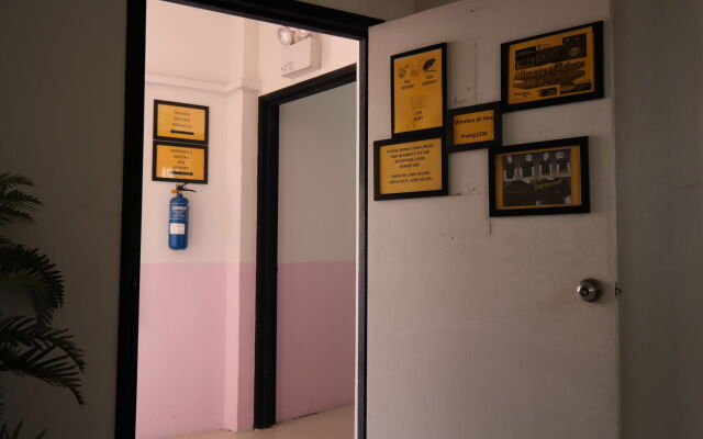 The Hive Singapore Hostel