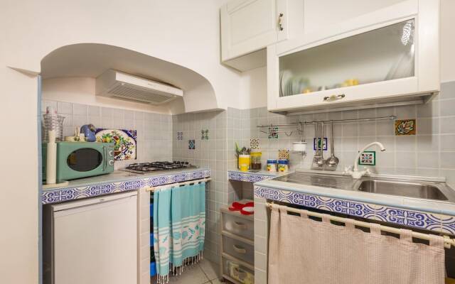 2710 Veronica Suite by Barbarhouse