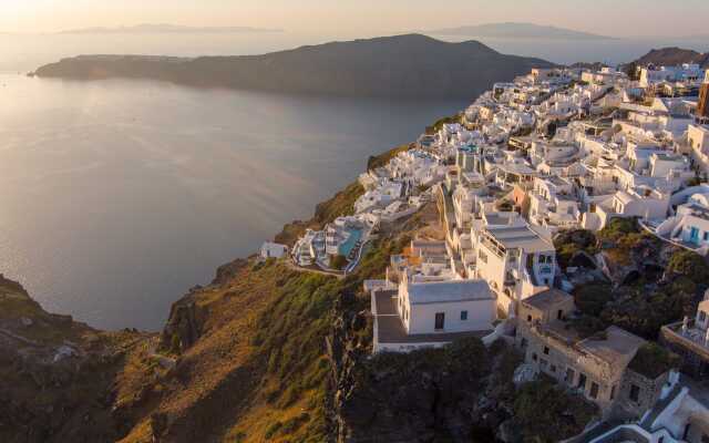 Anemos Cave Suites