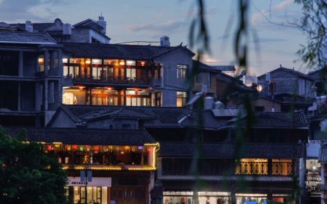 Tengchong Yinghe sightseeing Inn