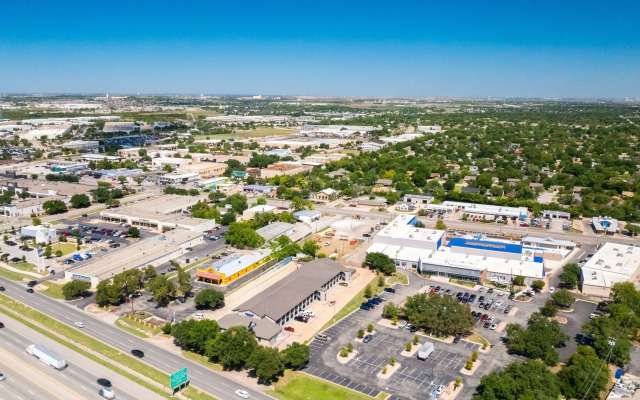 Days Inn by Wyndham Round Rock
