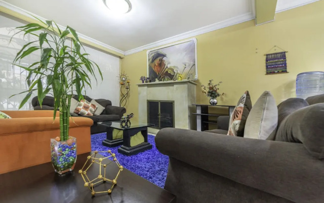 Ayenda 1032 Titas House