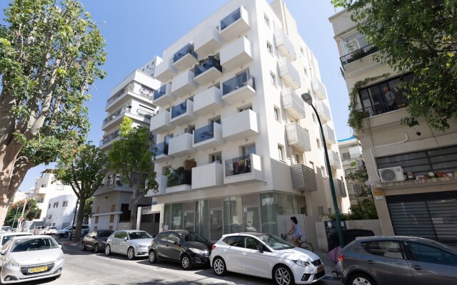Chic Urban Getaway with Balcony & Mamad by Sea N Rent