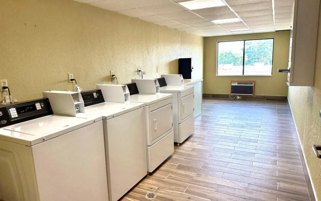 AmericInn & Suites By Wyndham Baraboo Event Center