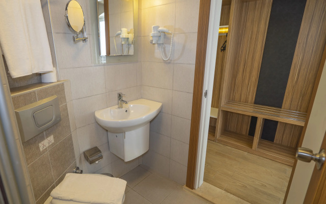 Kleopatra Celine Hotel