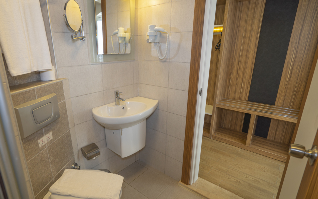 Kleopatra Celine Hotel