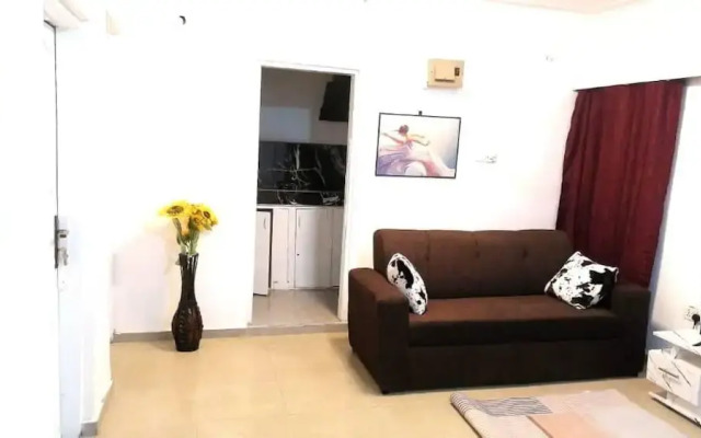 1 Bed House Private Compound With Off Road Parking