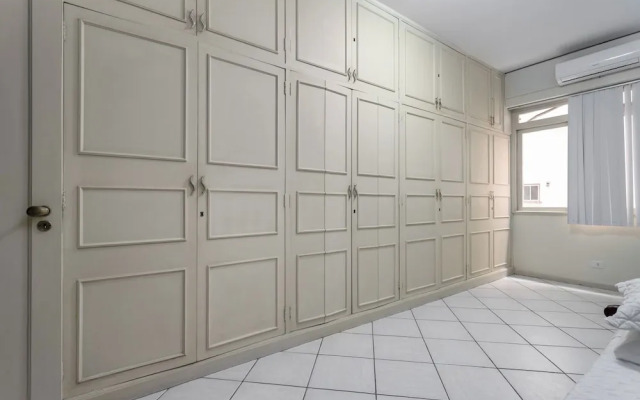 2min da Praia de Copacabana - A303