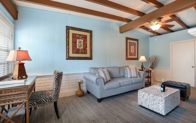 Island Gem B 2 Bedroom Villa by RedAwning