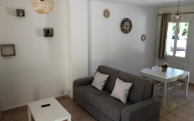 Naïa, F3 avec extérieur et parking