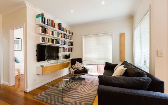 KIM, 2BDR West Melbourne Apartment