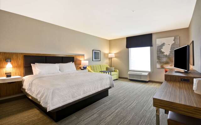 Hampton Inn & Suites Detroit/Warren