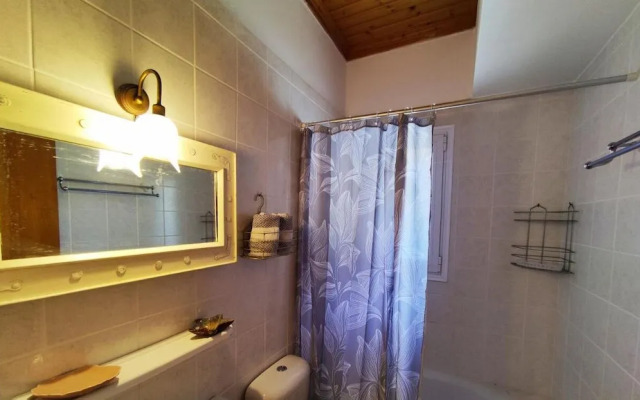 Fabulous apt. w breakfast near the sea