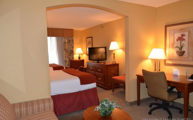 Holiday Inn Express & Suites Bloomington by IHG