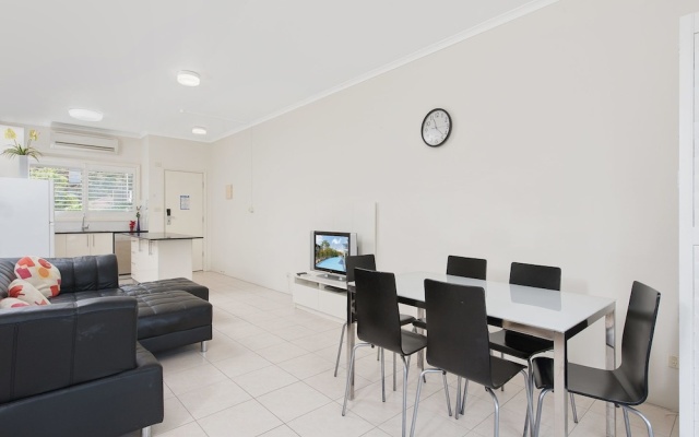 349 'Oaks Pacific Blue' 265 Sandy Point Road - Fantastic Pool – Guest Rooms – Salamander Bay