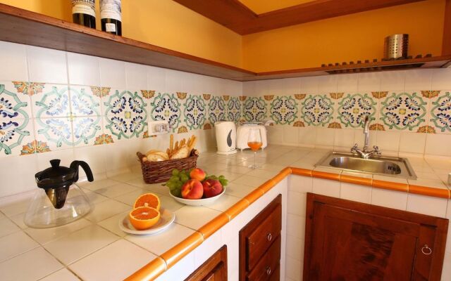 Rustic Getaway With Pool, Garden