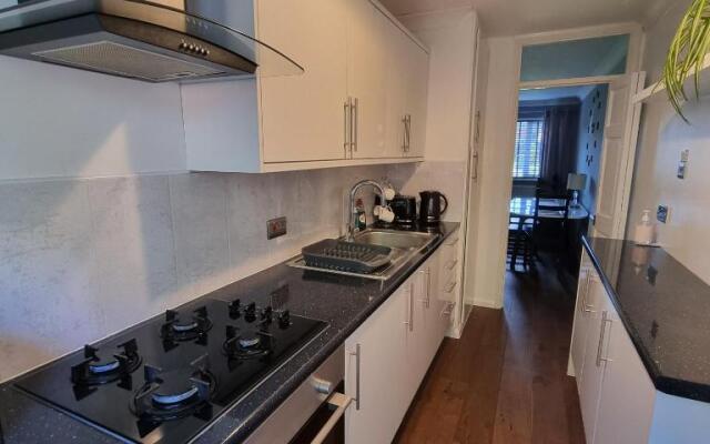 Spacious one bedroom apartment with private garden
