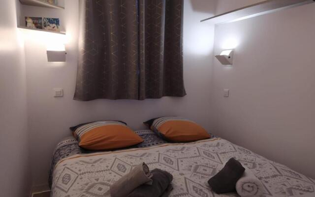 Nice appartment for 6 to 8 people ski in and out in Courchevel