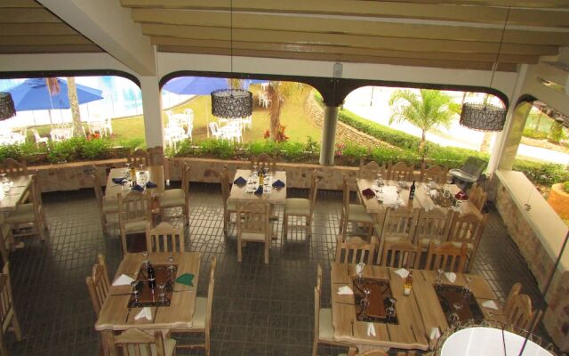 Lake House Resort