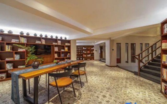 Taoshe Art Hotel (Jingdezhen People's Square)