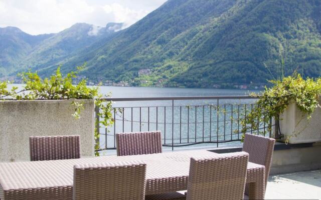 Silver Lake Residence