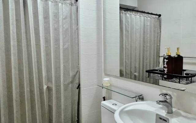 Stunning 42nd Floor Apt With Netflix