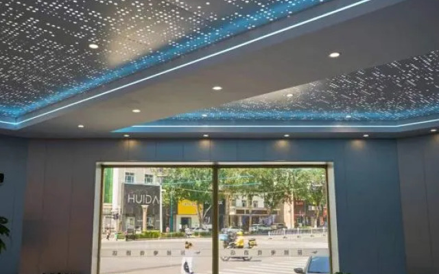 Wuchang Grey Whale E-sports Hotel