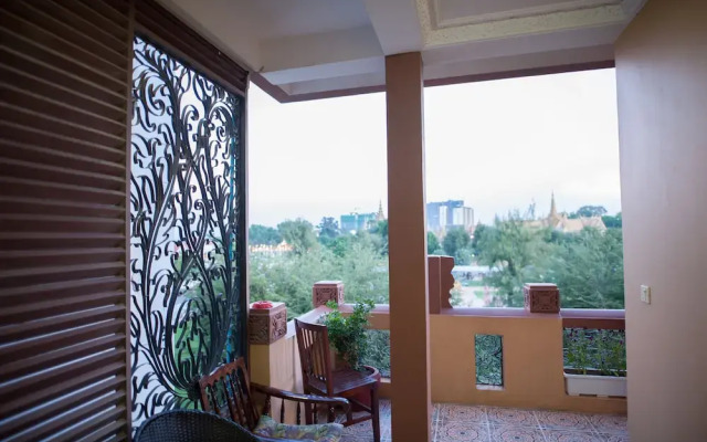 SKY Residence - 50m to Museum and Riverside