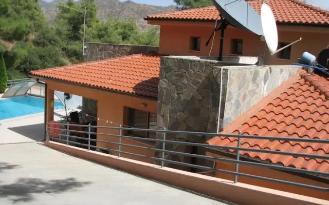 Moniatis House
