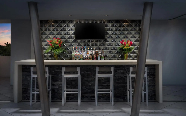 H2O Suites - Adults Only