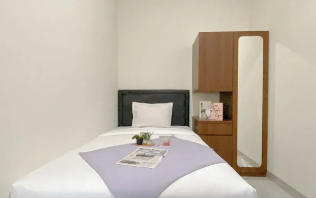 Neat And Comfy Studio (No Kitchen) At Celebrity Mansion