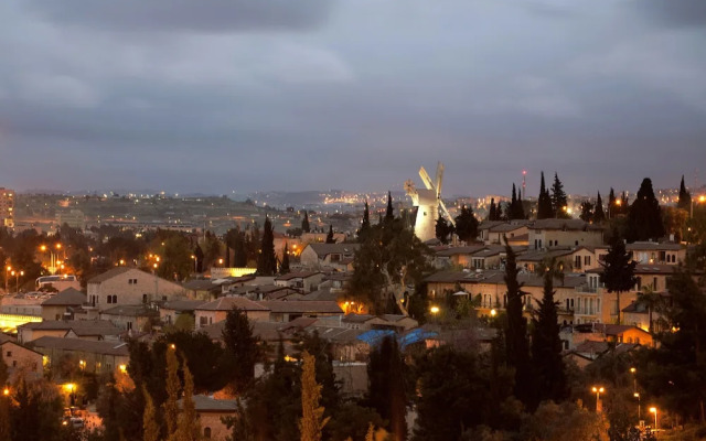 Brown Machne Yehuda