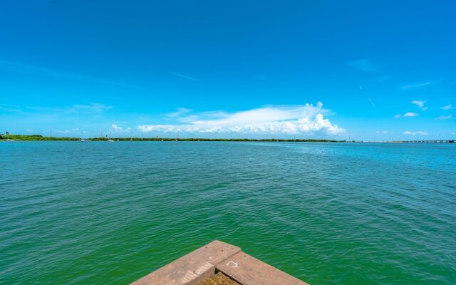 Bahia Del Mar P-401 by Vtrips