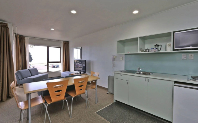 Edgewater Motor Lodge