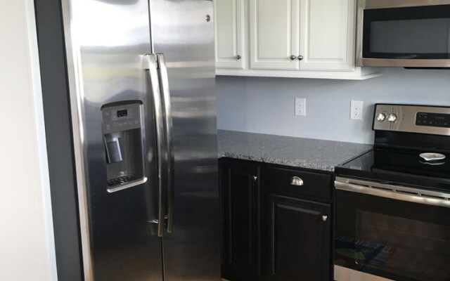 Best Day Ever 4 Bedroom Home by RedAwning