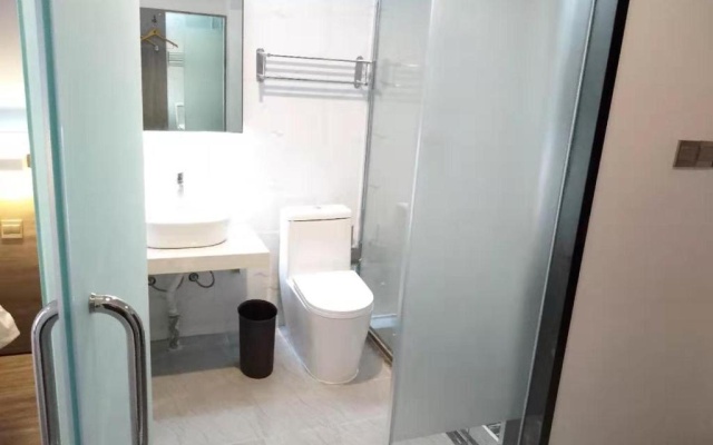 7Days Premium Zibo Zhoucun Zhoulong Road Furniture Market Branch – Bathroom – Zibo