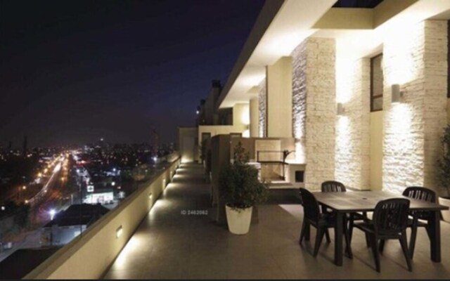 Charming Studio - w/Mountain View, Pool, & Gym