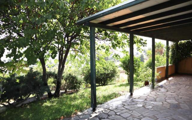 Spacious Holiday House with Shared Pool