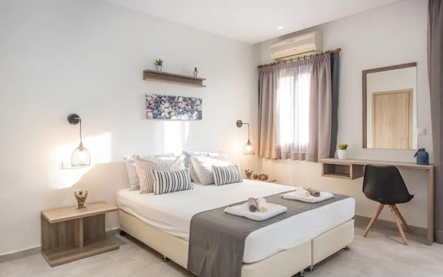 Mikes Beach Apartments & Studios
