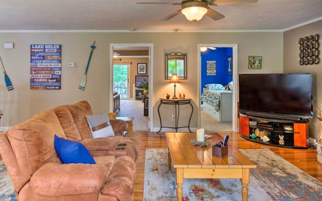 'paradise Lakehouse' in Hickory w/ Dock & Views!